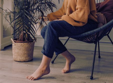 音叉の響きで深く呼吸を整えるイメージ｜徳島の音叉セッション Natural Flow